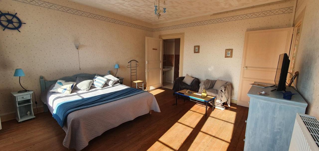 Joyeux Reveil Bed & Breakfast Courseulles-sur-Mer Exterior photo