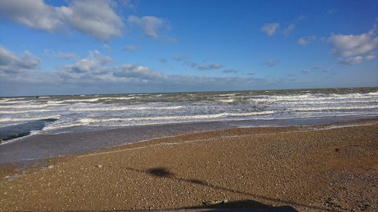 Joyeux Reveil Bed & Breakfast Courseulles-sur-Mer Exterior photo