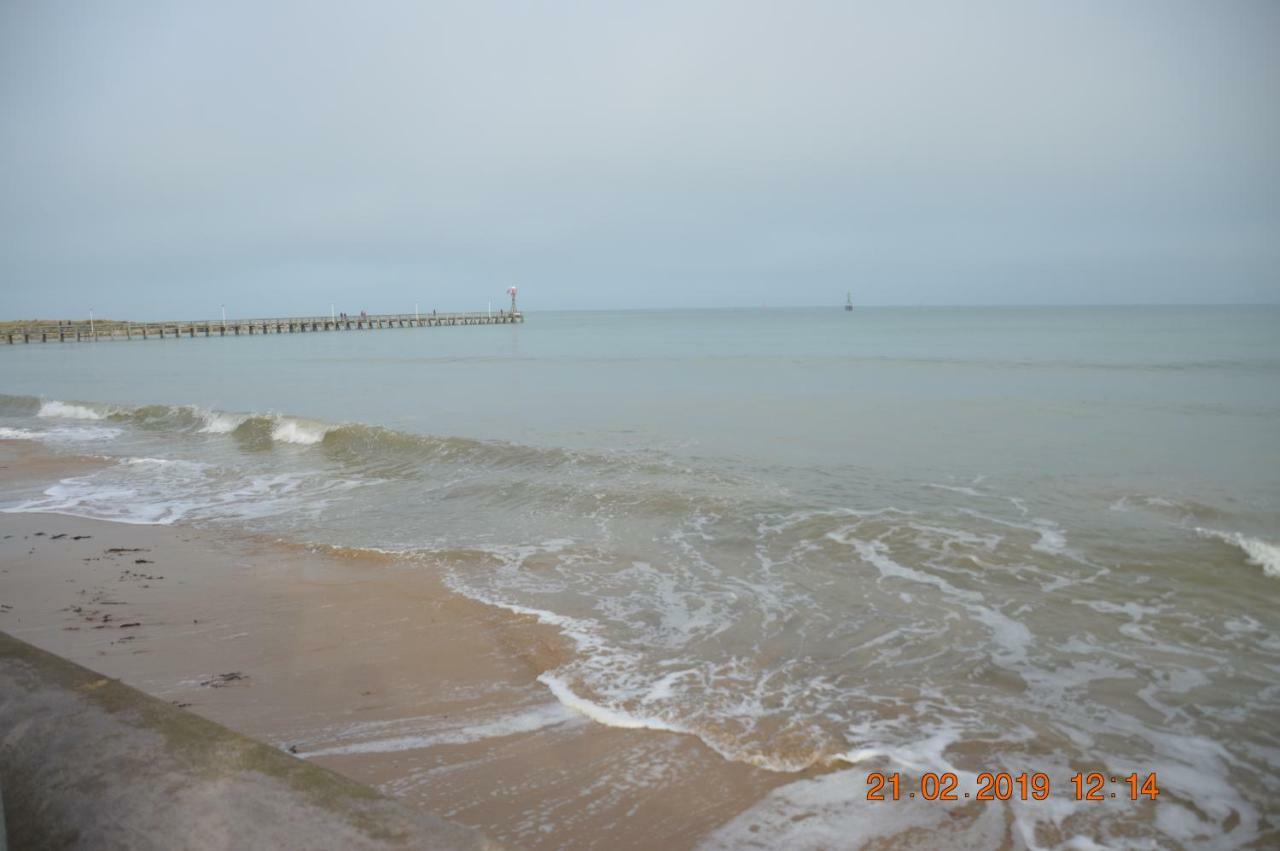 Joyeux Reveil Bed & Breakfast Courseulles-sur-Mer Exterior photo
